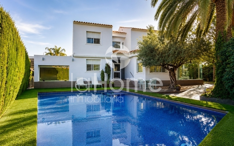 CHALET INDEPENDIENTE EN VENTA EN LA ELIANA
